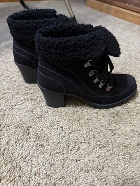 Women's Black Faux-Shearling Lace-Up Block Heel Ankle Boots